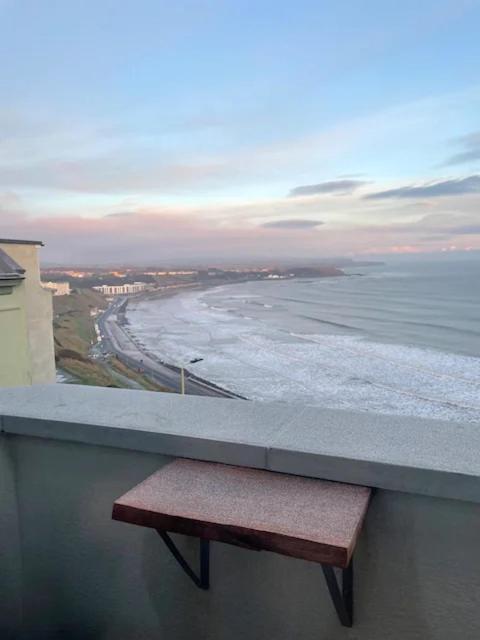 Spectacular 2 Bedroom Balcony Sea View Flat Scarborough Exterior foto