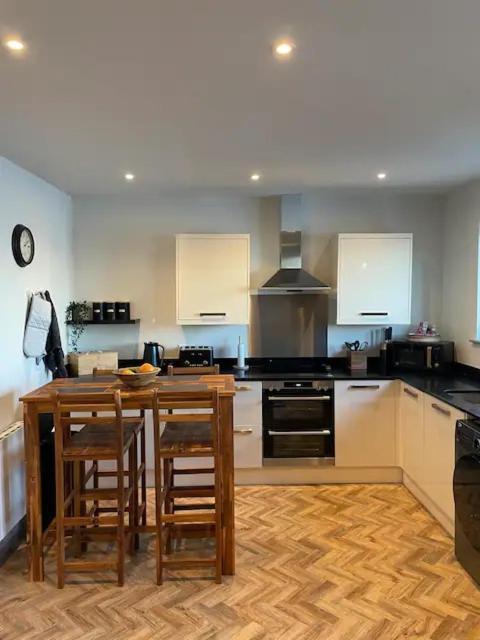 Spectacular 2 Bedroom Balcony Sea View Flat Scarborough Exterior foto
